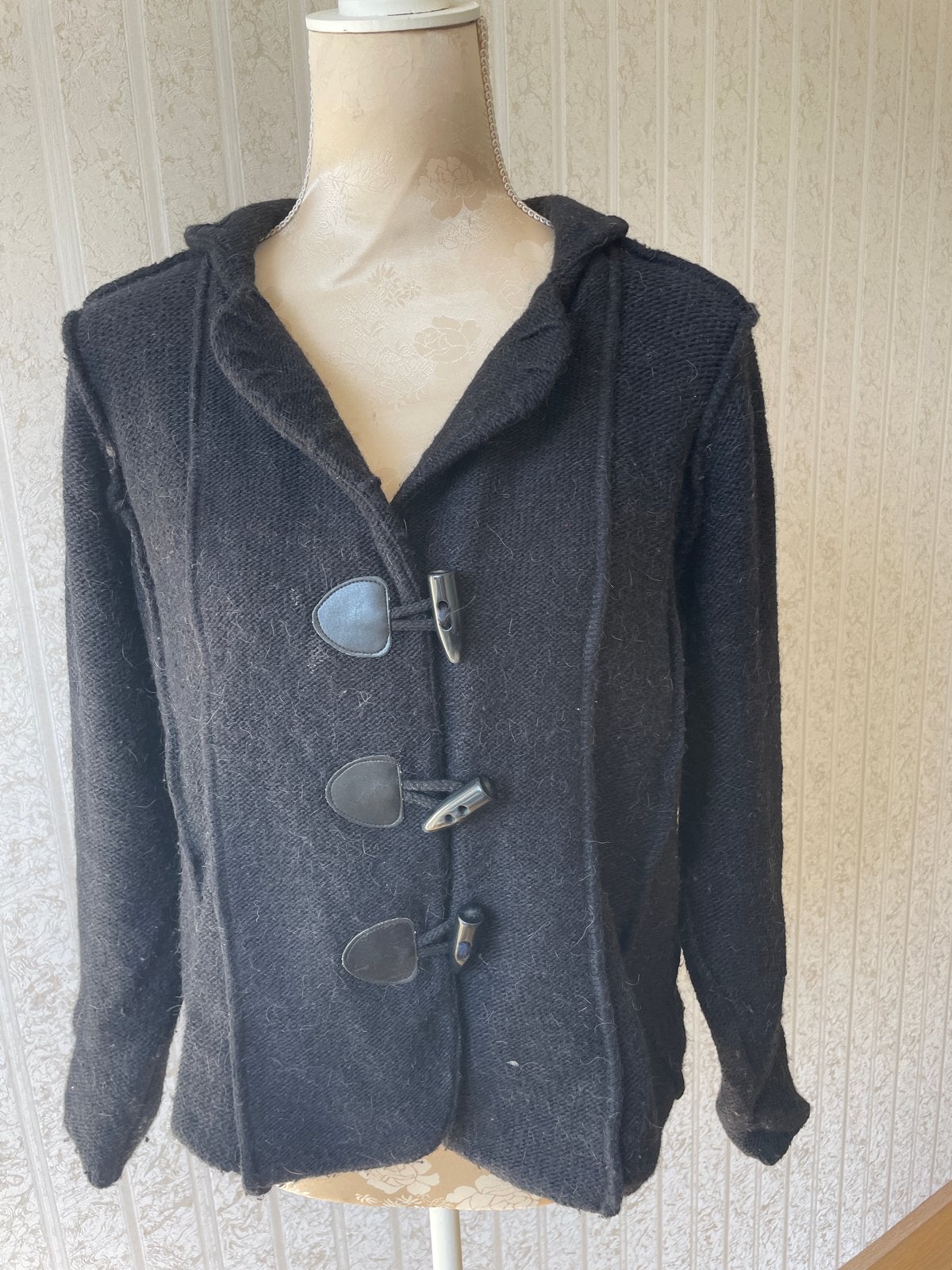 Zwart vest en houtje-touwtje sluiting - Maat M, Ophalen of Verzenden, Gedragen, Maat 38/40 (M), Zwart