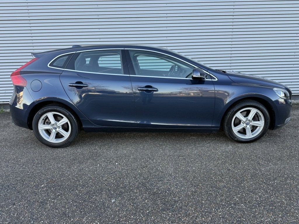 Volvo V40 1.6 T4 Momentum Automaat NAP Trekhaak Lichtmetalen, Auto's, Gebruikt, Blauw, Leder en Stof, Origineel Nederlands