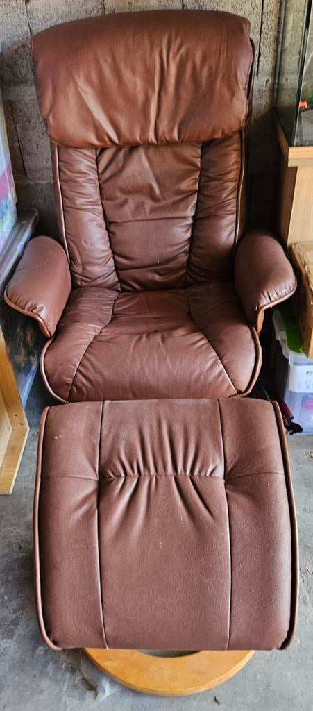 Leren luie stoel met krukje, Huis en Inrichting, Fauteuils, Ophalen, Gebruikt, 75 tot 100 cm