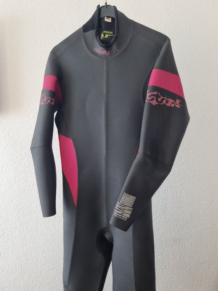 Gratis wetsuit surfpak met gat, repareerbaar, twee stuks, Ophalen, Wetsuit, Gebruikt, Mistral