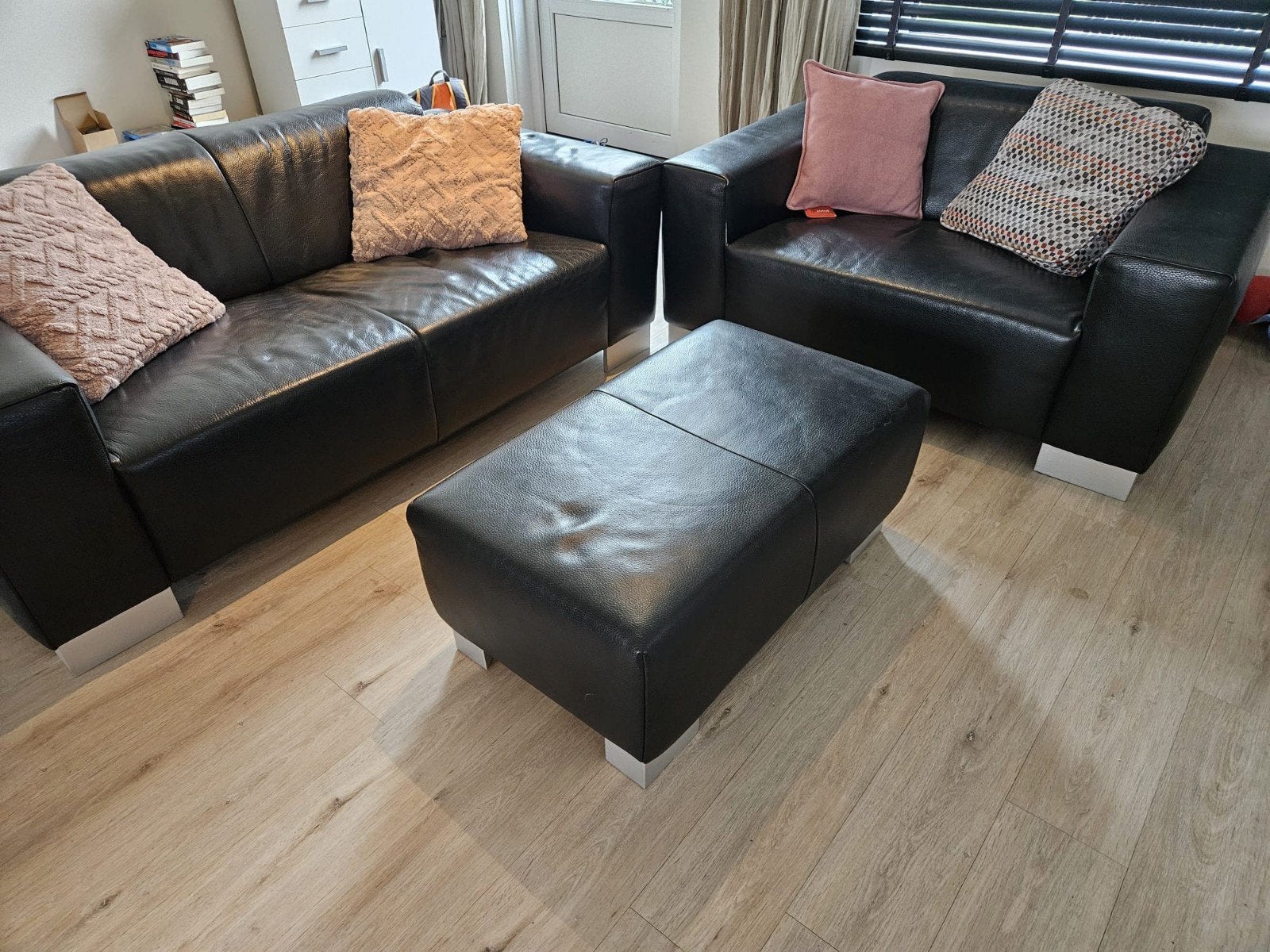 Zwarte leren bankstel met fauteuil en poef, Ophalen, Gebruikt, 150 tot 200 cm, Tweepersoons