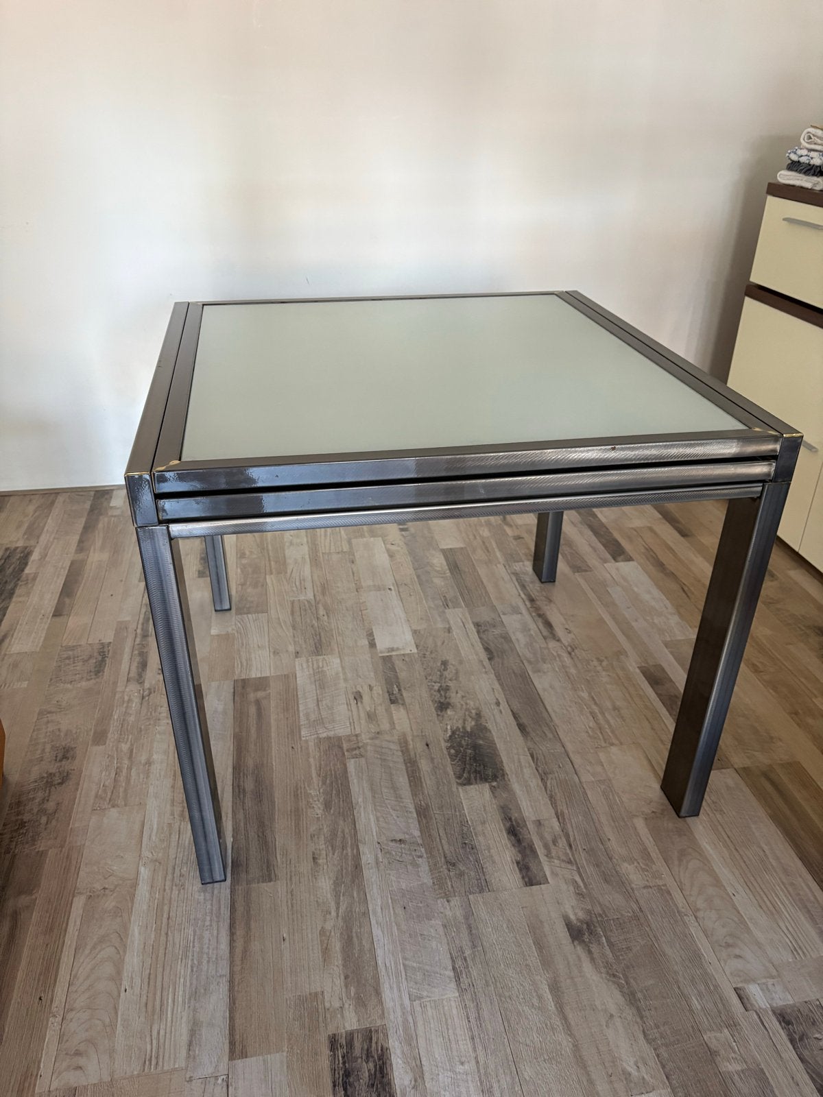 Uitschuifbare eettafel met glazen blad, Huis en Inrichting, Tafels | Eettafels, Ophalen, Gebruikt, 100 tot 150 cm, 50 tot 100 cm