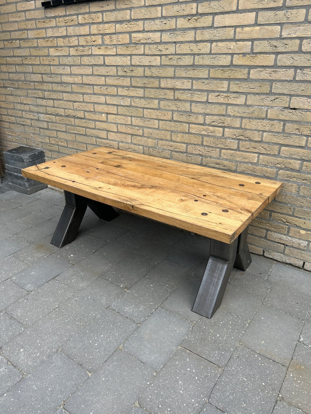 Robuuste salontafel van eikenhout en metaal, Huis en Inrichting, Ophalen, 100 tot 150 cm, Eikenhout, 50 tot 100 cm