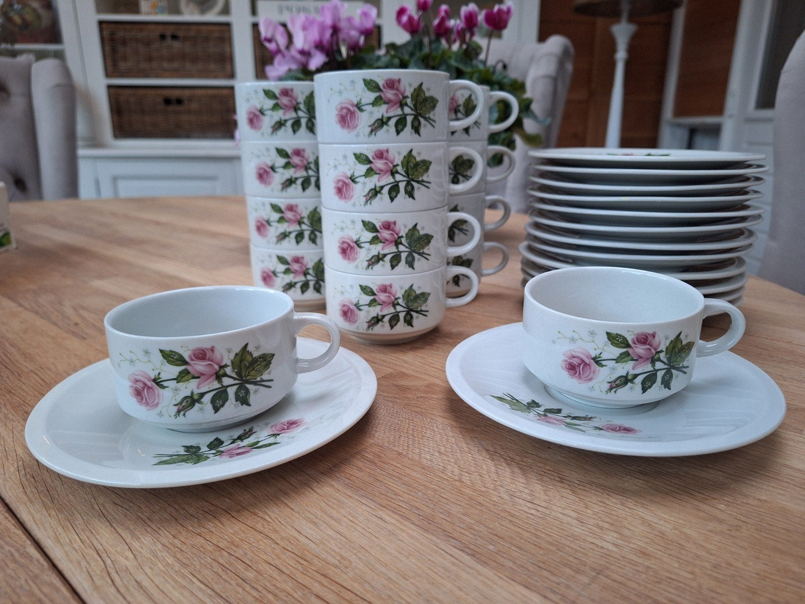14 Villeroy & Boch kop en schotels met rozenprint, Gebruikt, Villeroy & Boch, Vintage, Ophalen of Verzenden