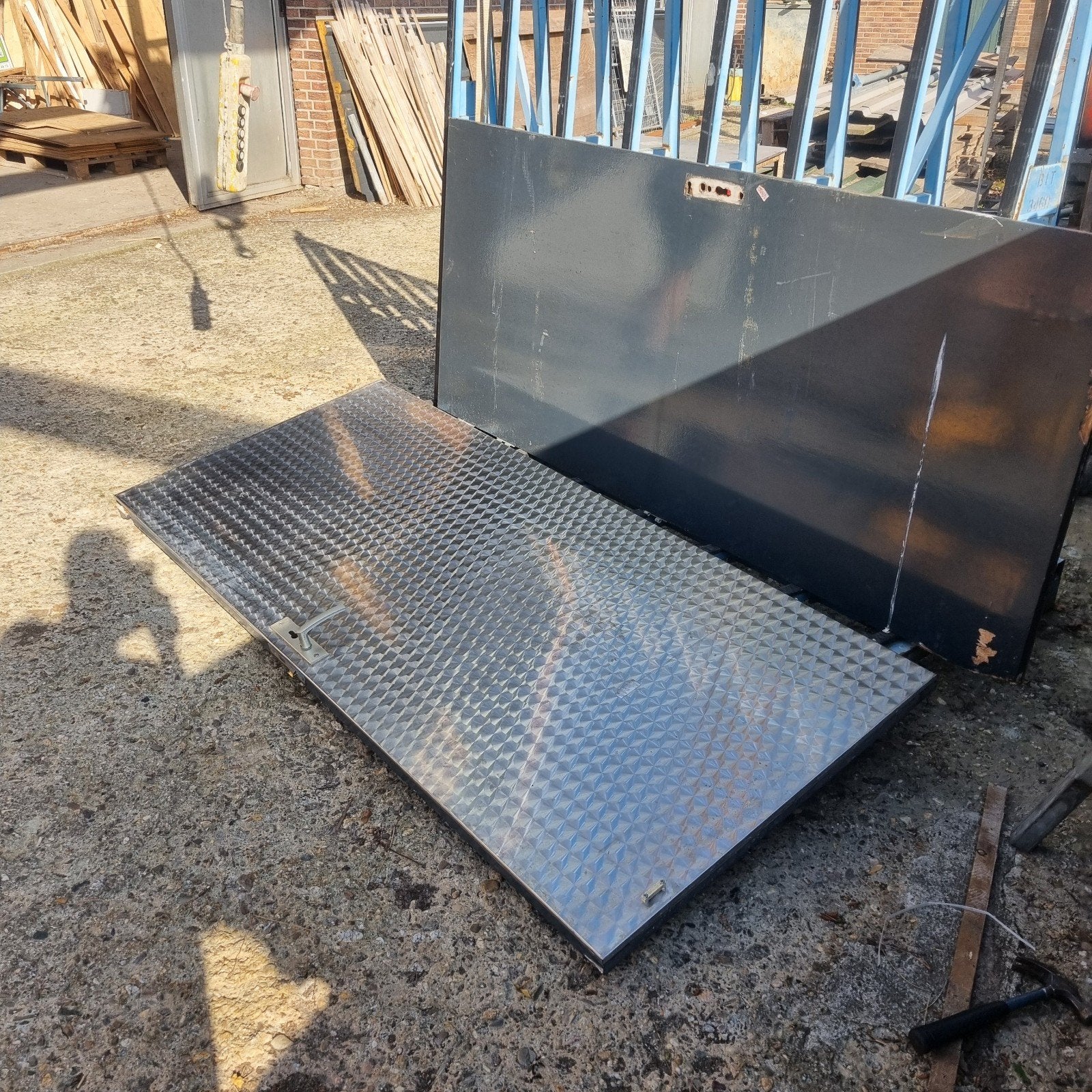 "Werkbank" deur 40 mm met rvs plaat erop. 2 stuks, Doe-het-zelf en Verbouw, Metalen, Ophalen