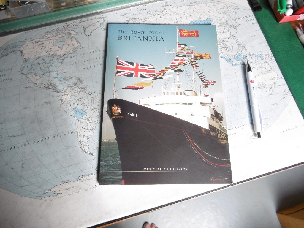 The Royal Yacht BRITANNIA  Official Guidebook - Dec. 1997, Verzenden, Zo goed als nieuw, Motorboot, Boek of Tijdschrift