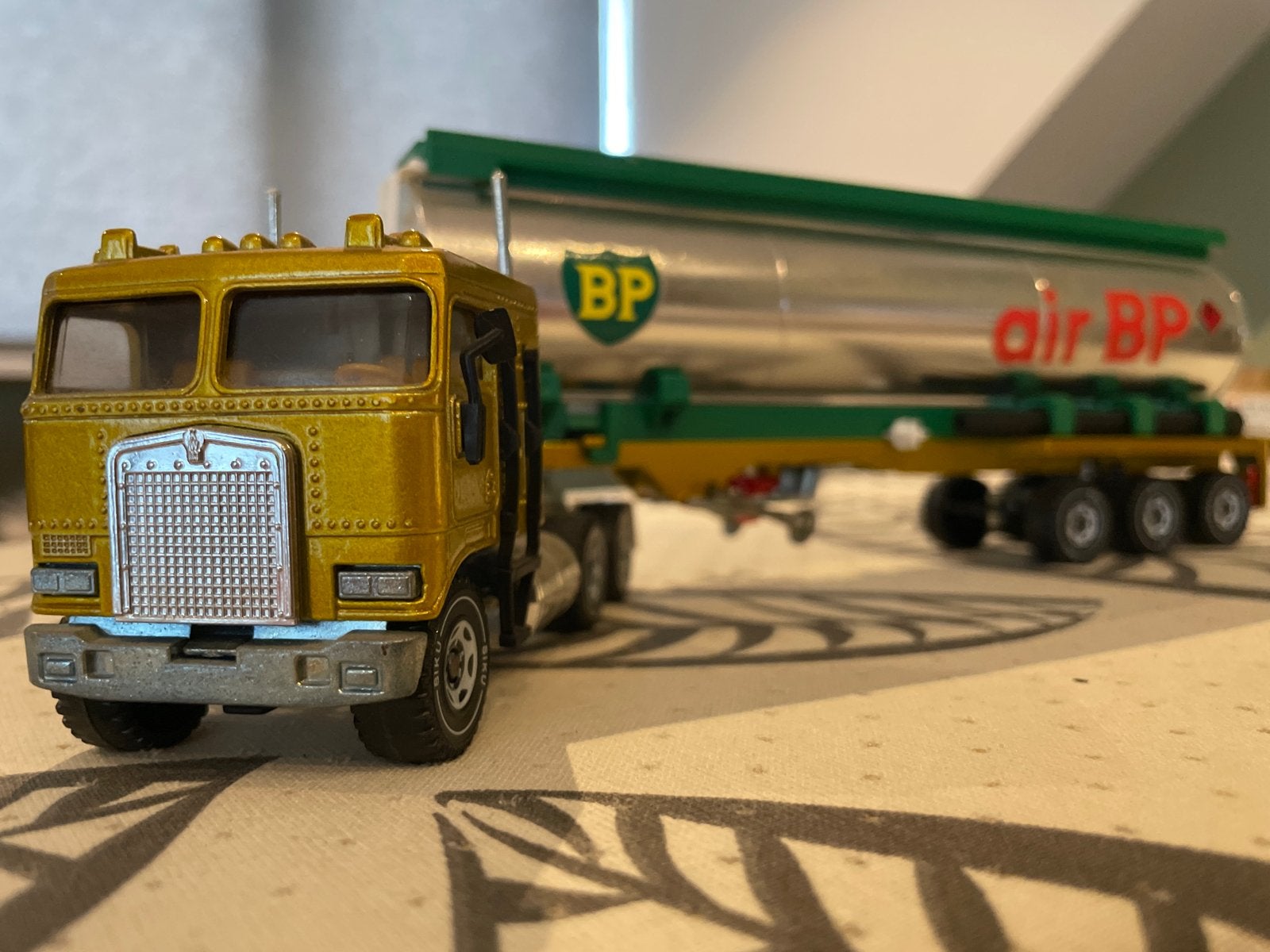 Siku vrachtwagen met BP tankoplegger, Ophalen of Verzenden, Gebruikt