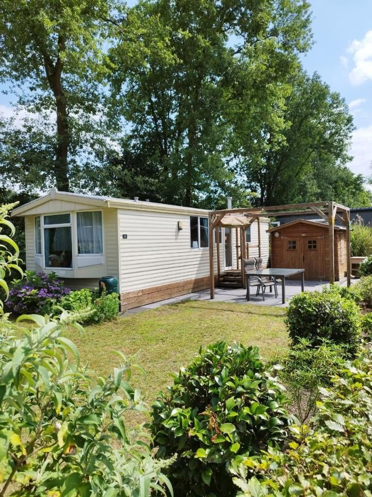 Te huur:  5* Camping de Pallegarste Chalet Nr. 22 de Vlinder, Vakantie, Campings, Recreatiepark, Aan meer of rivier, In bos, Huisdier toegestaan