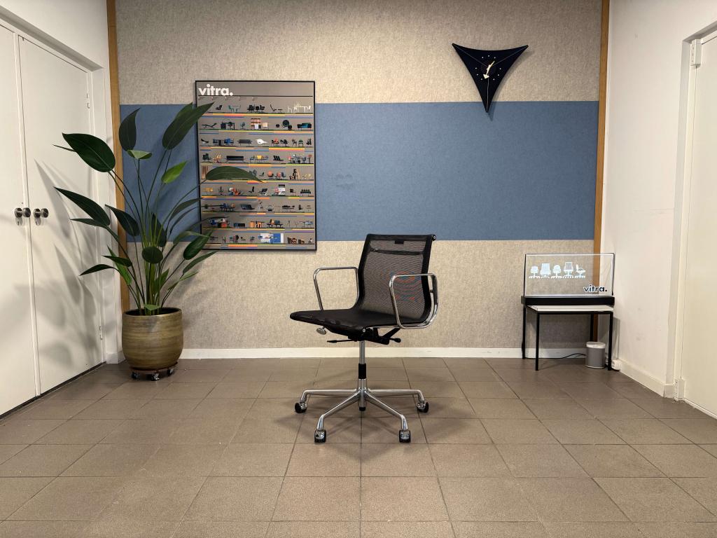 Vitra | Eames | EA117 | Zwart Netweave & Chrome | 1x, Vitra, Gebruikt, Zwart, Ophalen of Verzenden