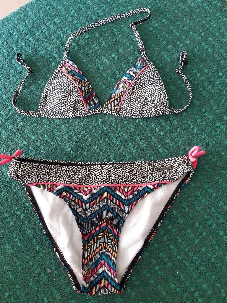 bikini protest maat 152, Kinderen en Baby's, Kinderkleding | Kinder-zwemkleding, Meisje, Ophalen of Verzenden, Zo goed als nieuw