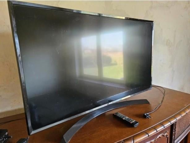 LG 43UJ634V, 43″, 4K UHD, Ophalen, Gebruikt, 50 Hz, 100 cm of meer