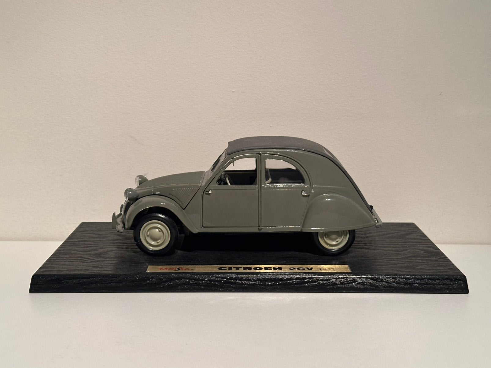Citroën 2CV ‘Ribbeleend’ | Maisto | schaal 1:18, Ophalen of Verzenden, Zo goed als nieuw, Auto, Maisto