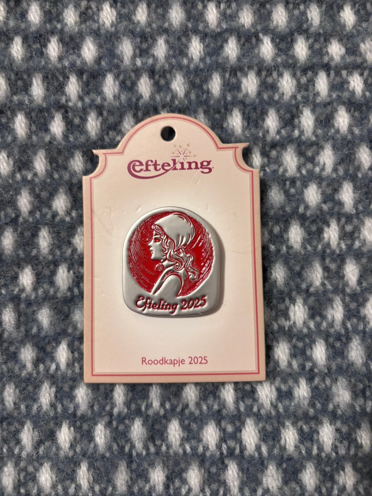 Efteling Roodkapje jaarpin 2025 Pin - EPP 482, Ophalen of Verzenden, Nieuw, Button of Speldje