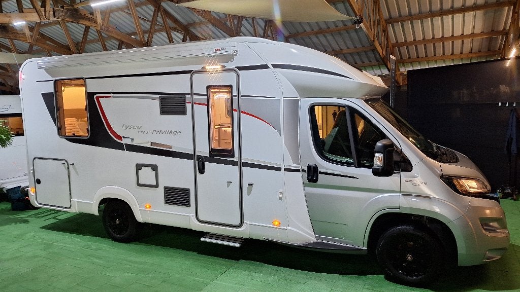 Burstner Lyseoprivilege 700 Queensbed + hefbed, Weststraße 33 77694 Kehl, Duitsland, Ringverwarming, Fiat, Info@buerstner.com