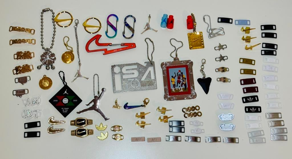 Grote set sleutelhangers bedeltjes van Nike Jordan Adidas, Verzamelen, Sleutelhangers, Ophalen of Verzenden, Nieuw, Merk