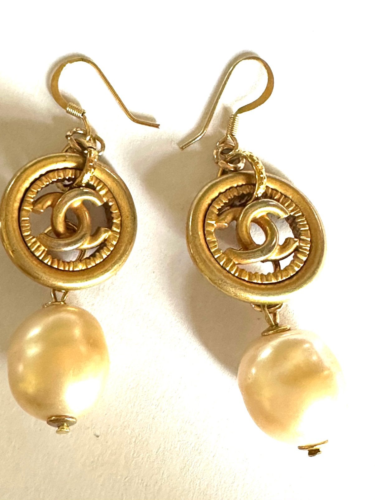 Vintage zware en vergulde CC logo oorbellen, Overige materialen, Verzenden, Goud, Hangers
