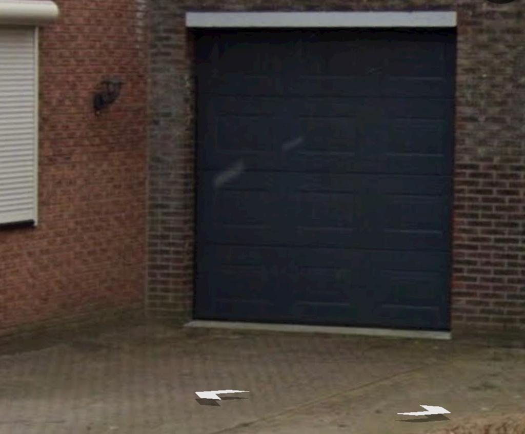 Garagedeur met motor en rails + handzender, Kunststof, Gebruikt, Garagedeur, 200 tot 215 cm