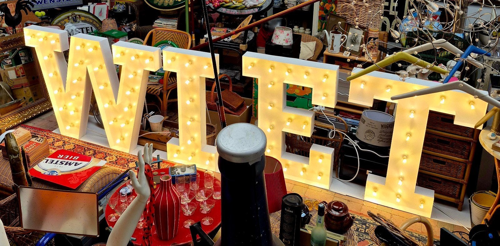 4 grote, metalen lichtletters WIET, inclusief 66 lampen, Ophalen, Zo goed als nieuw, Metaal, Wit
