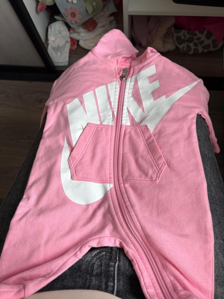 Roze Nike Boxpakje Maat 50/65, Ophalen, Zo goed als nieuw, Nike, Meisje