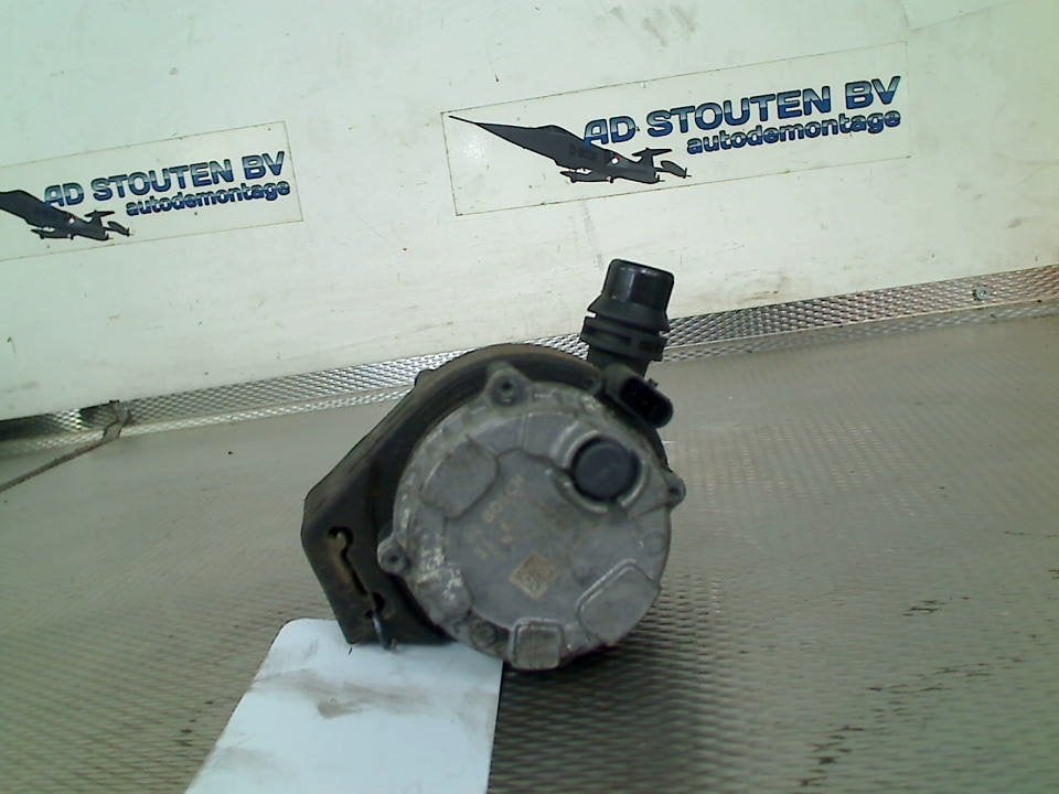 Extra Waterpomp BMW 3 serie (F30) 2016 863823902, Gebruikt, Petuelring 130, München 80809, , Duitsland, BMW, Bayerische Motoren Werke AG