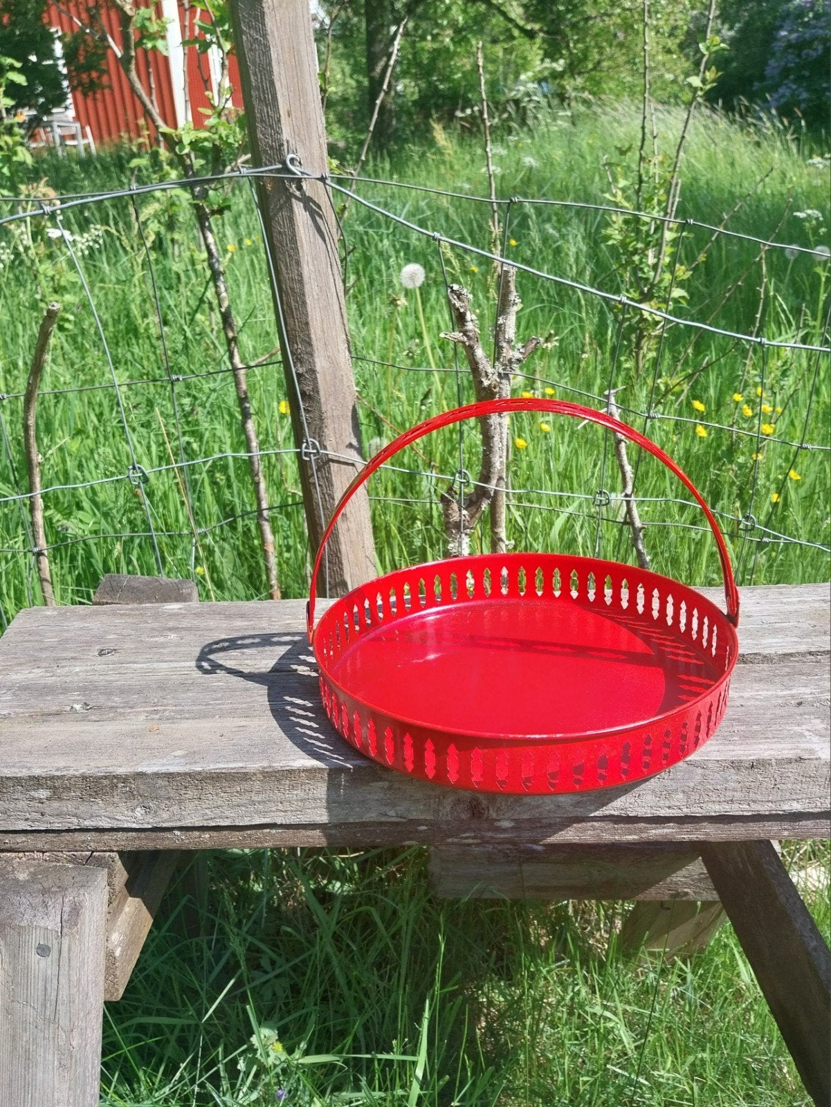 Zweeds, Rood Dienblad van J.H Fabrikerna en Tante Brocante, Ophalen of Verzenden, Huis en Inrichting