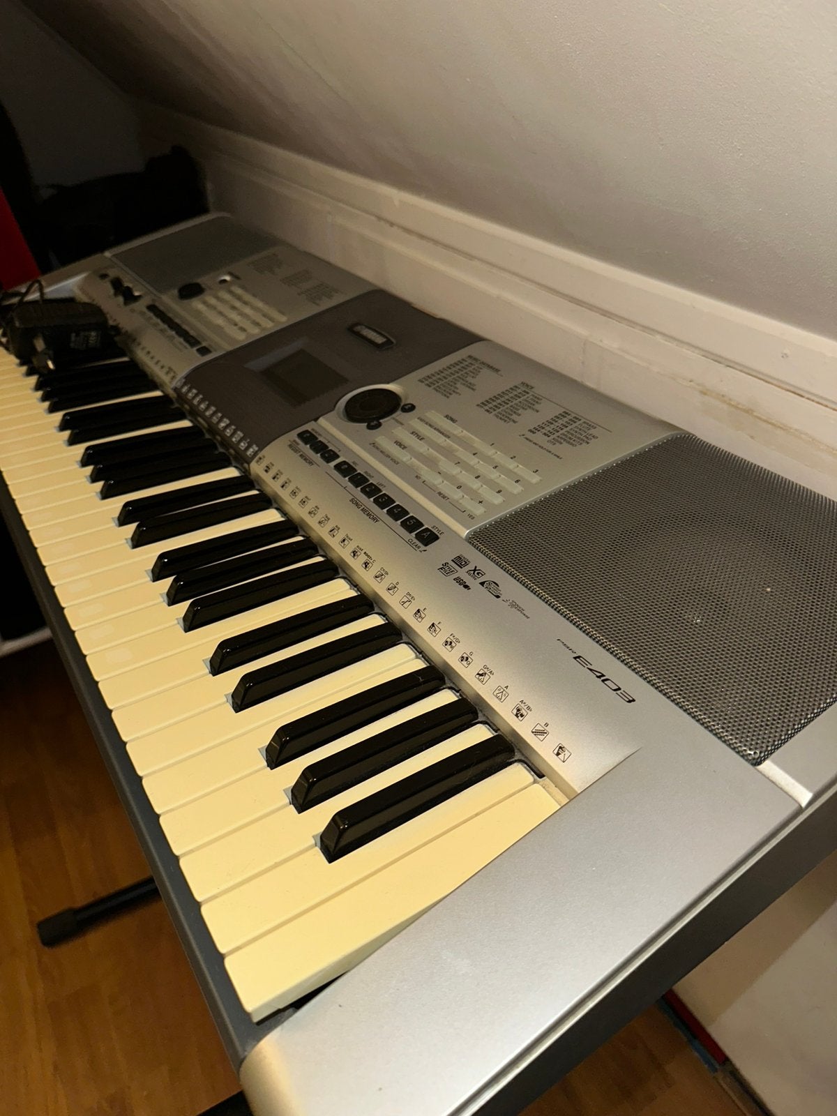 Yamaha PSR-E403 Keyboard met standaard, Ophalen, Yamaha, Aanslaggevoelig, 61 toetsen