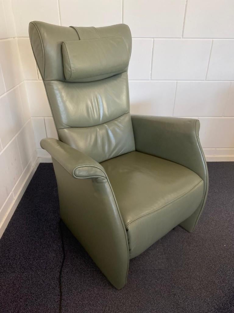 Prominent sta op relax stoel olijfgroen leer - 260111, Huis en Inrichting, Stoelen, Overige kleuren, Verzenden, Leer, Zo goed als nieuw