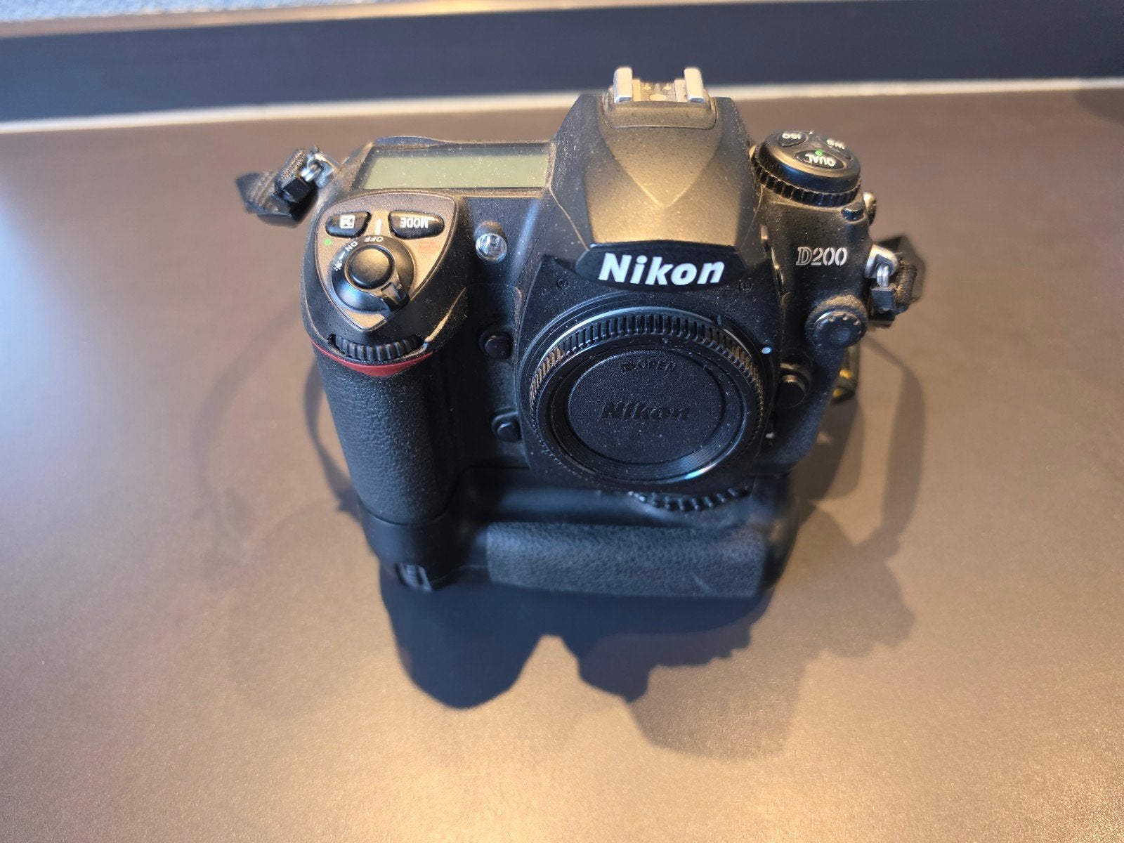 Nikon D200 body met MB-D200 batterijgrip, Ophalen, Gebruikt, Spiegelreflex, Grip