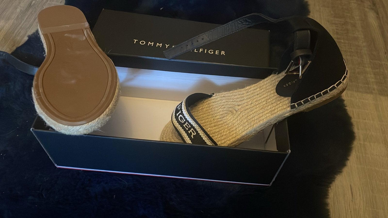 Nieuwe Tommy Hilfiger sandalen - te laat met terugsturen, Kleding | Dames, Schoenen, Blauw, Nieuw, Sandalen of Muiltjes, Ophalen of Verzenden