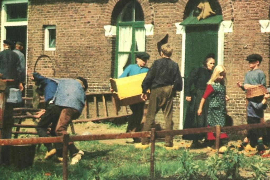 993276 Drenthe 1973 Boerderij Uit de TV Serie Bartje, Ophalen of Verzenden, 1960 tot 1980, Gelopen, Drenthe