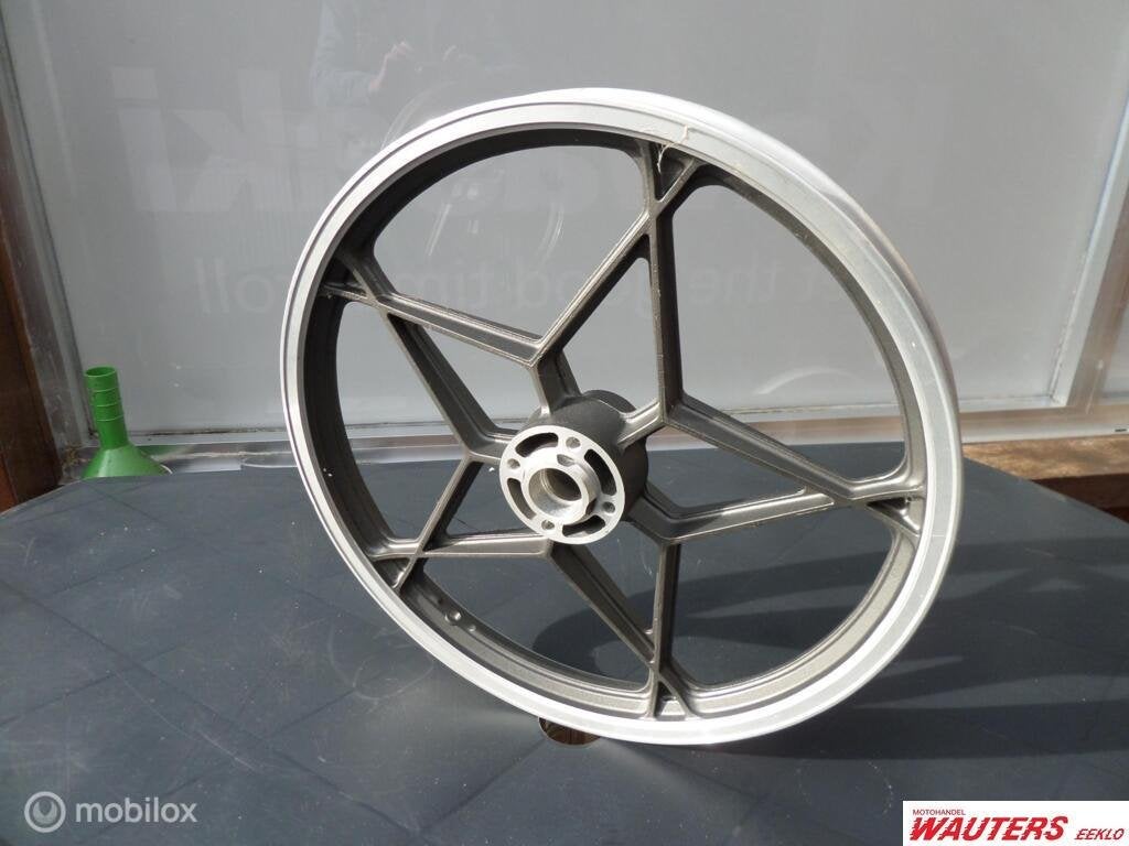 Voorwiel suzuki gt50, Nieuw, Ophalen of Verzenden