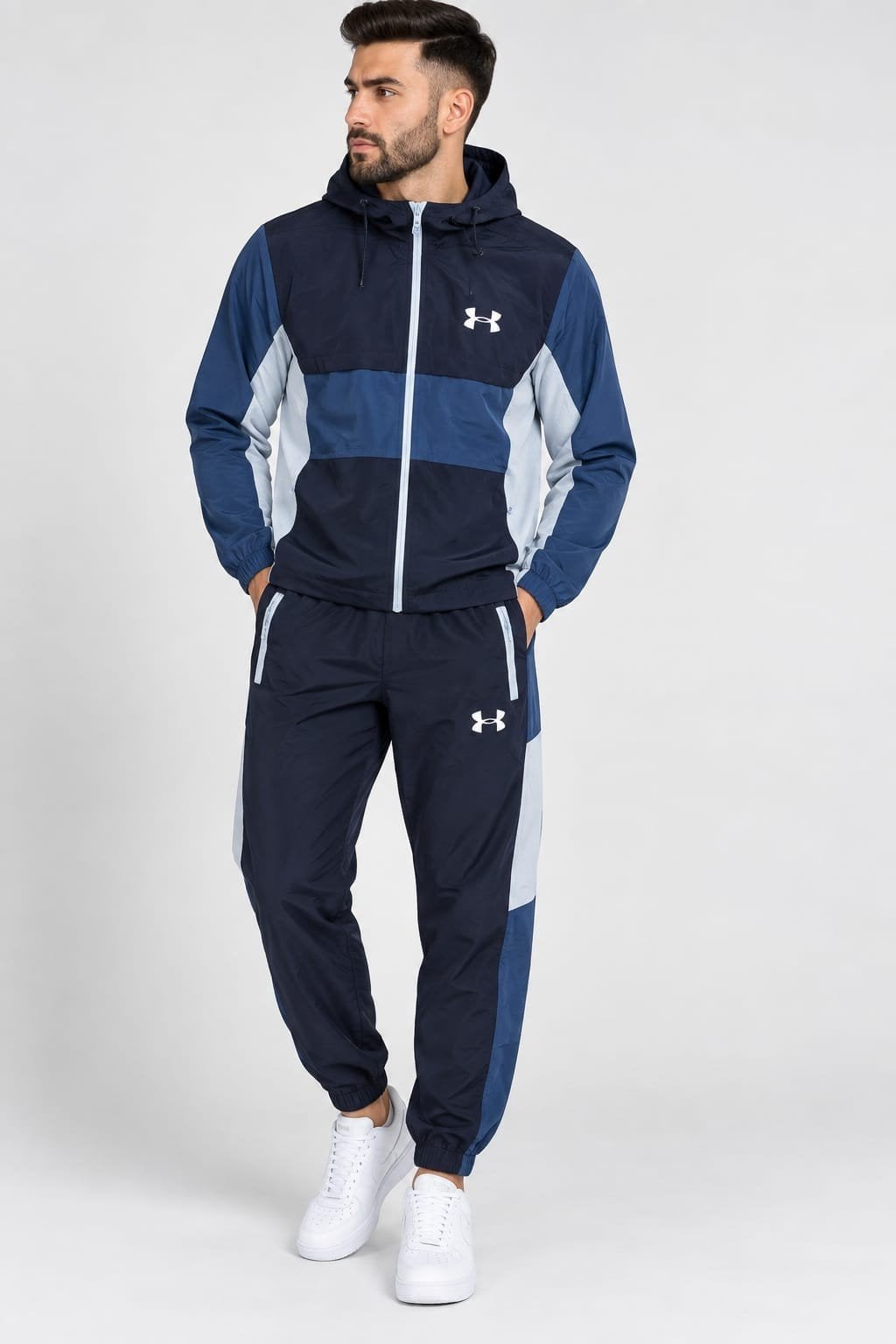 Foto 2 van Partij Under Armour Parajumpers Nike On Cloud Moncler