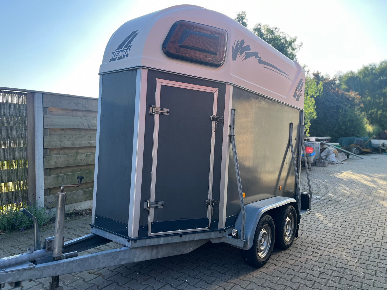 Nette Henra 1,5 paards trailer, Ophalen, Zo goed als nieuw, Hout, 1½-paards trailer