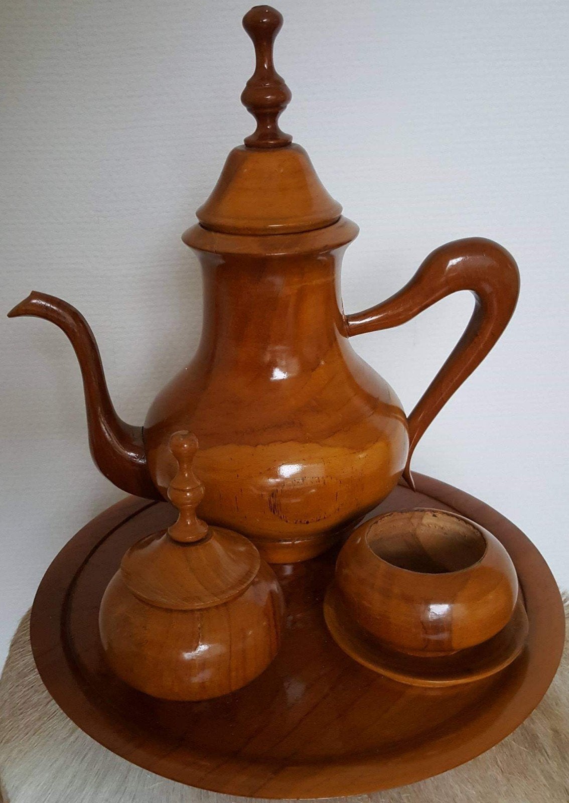Thee servies helemaal van hout mahoniehout houtsnijwerk, Ophalen of Verzenden, Hout, Houtsnijwerk