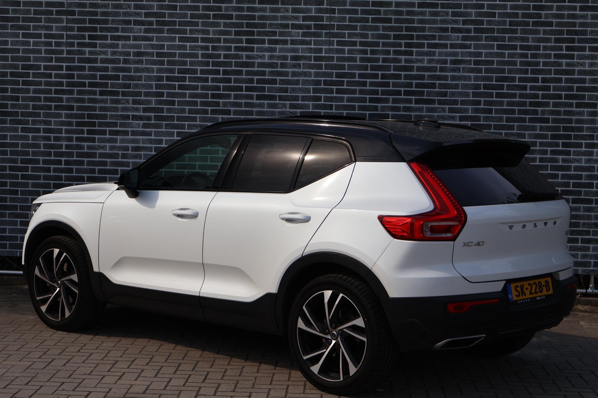 Volvo XC40 2.0 T5 AWD R-Design Intro Edition | Trekhaak | Tw, Auto's, Gebruikt, Euro 6, 4 cilinders, Wit