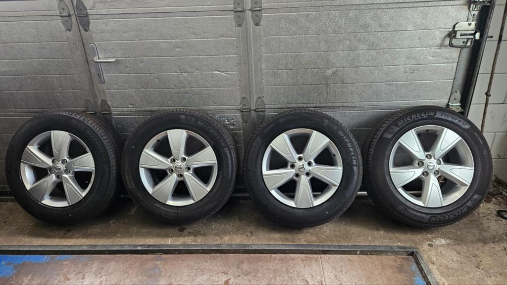Te koop set 17inch lichtmetalen velgen voor Volvo XC40, Auto-onderdelen, Banden en Velgen, Ophalen, Velg(en), 17 inch, 235 mm