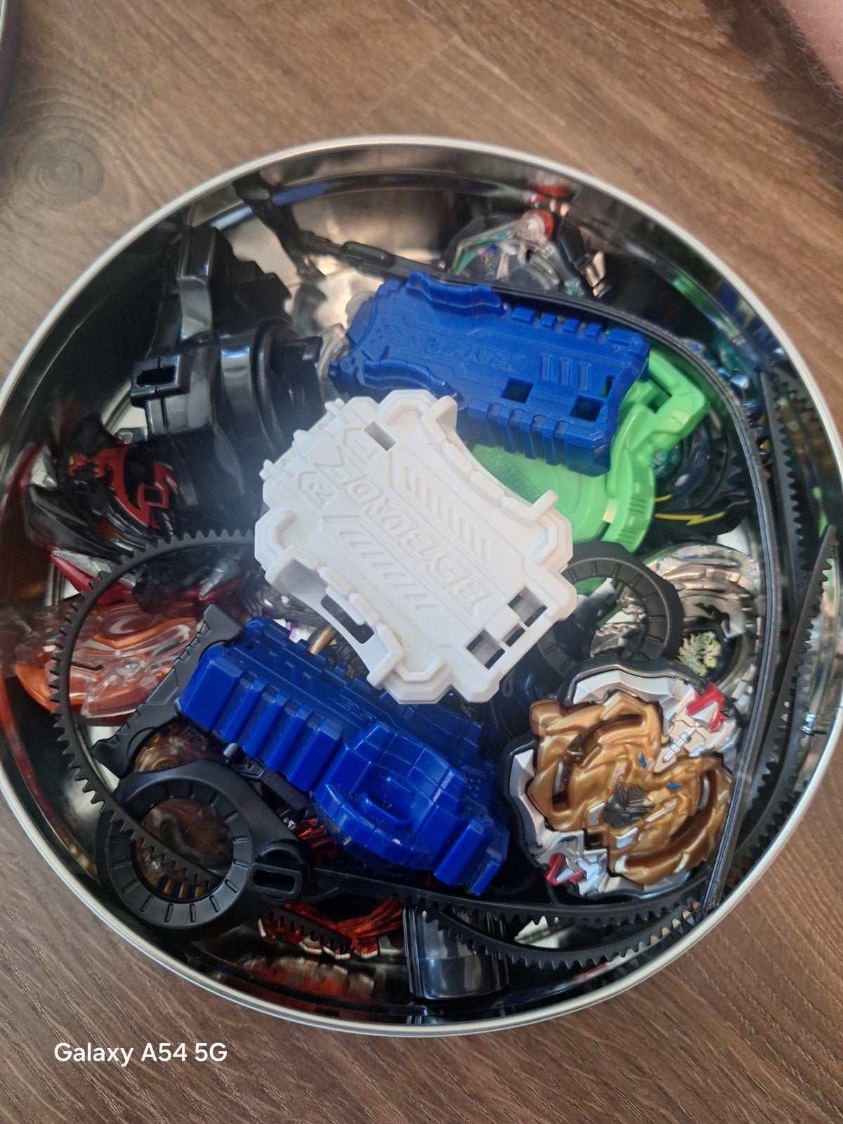 10 Beyblades en 5 Launchers - Goede Conditie, Ophalen, Jongen of Meisje