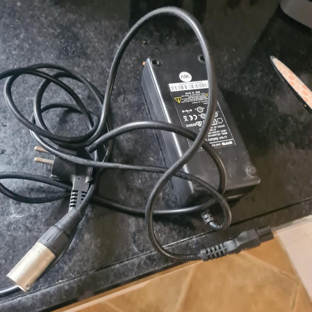 Qwic oplader 36V 4-pins voor e-bike, Ophalen of Verzenden, Gebruikt