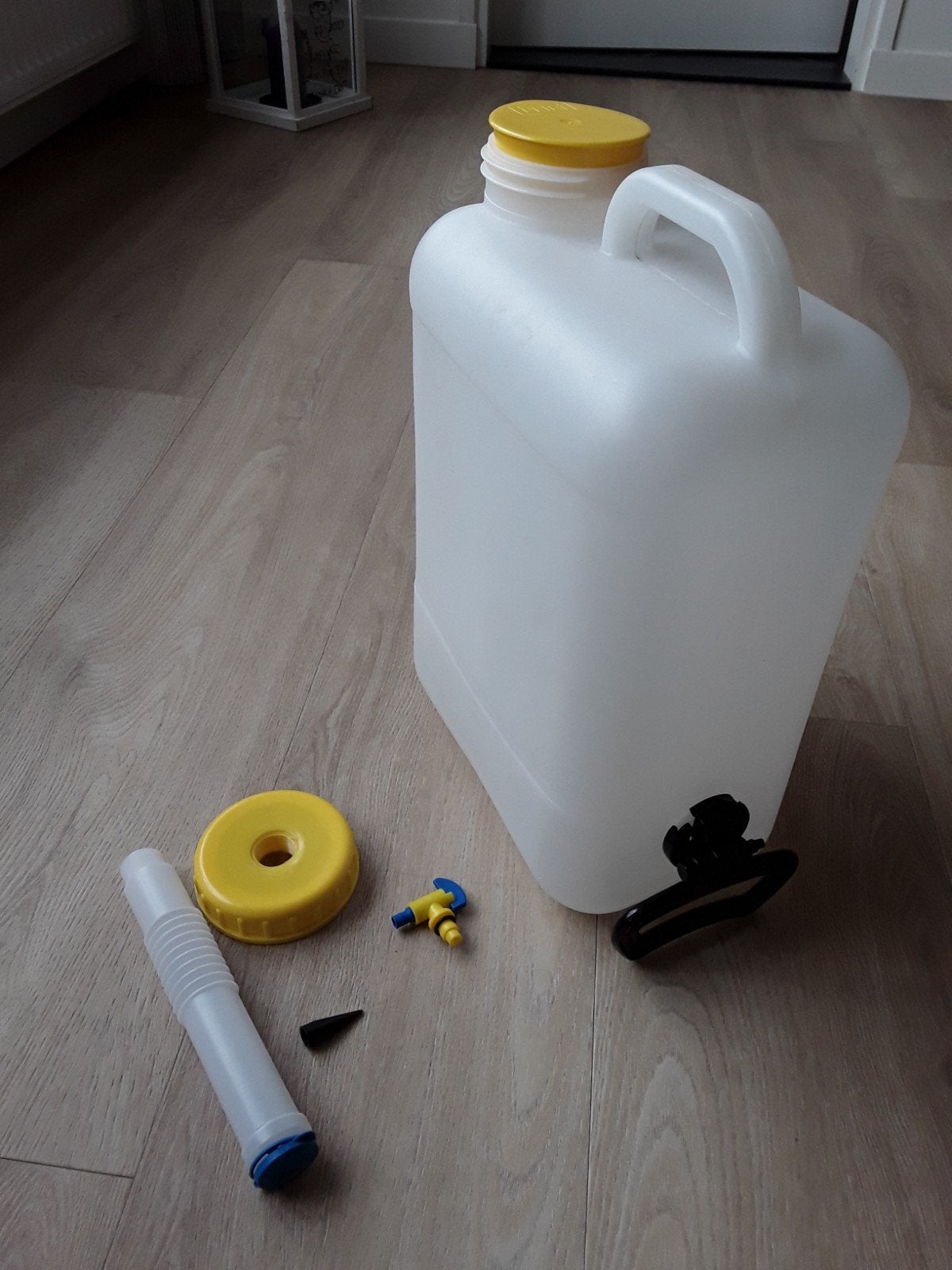 nieuwe waterjerrycan Petri,  voor op de camping., Caravans en Kamperen, Ophalen of Verzenden, Nieuw