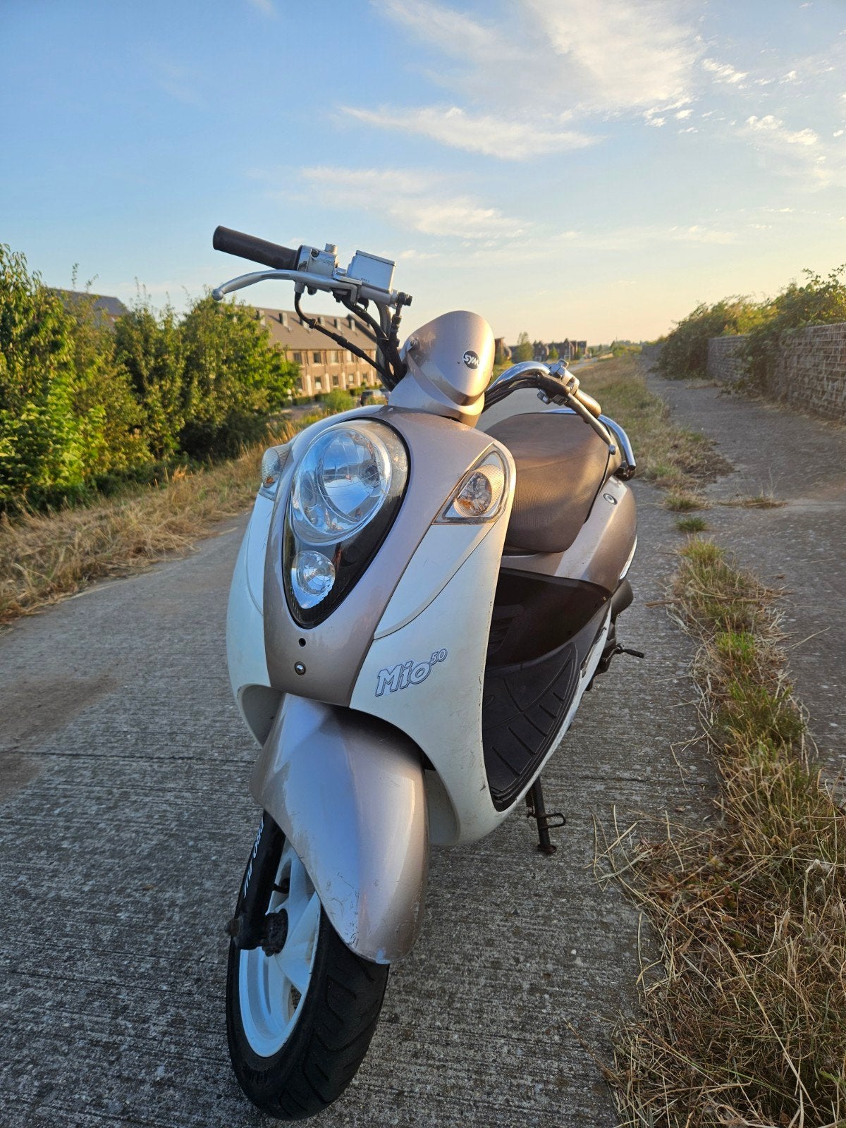 Sym Mio Snorscooter 2017, Fietsen en Brommers, Snorfietsen en Snorscooters, Gebruikt, SYM, Benzine, Ophalen