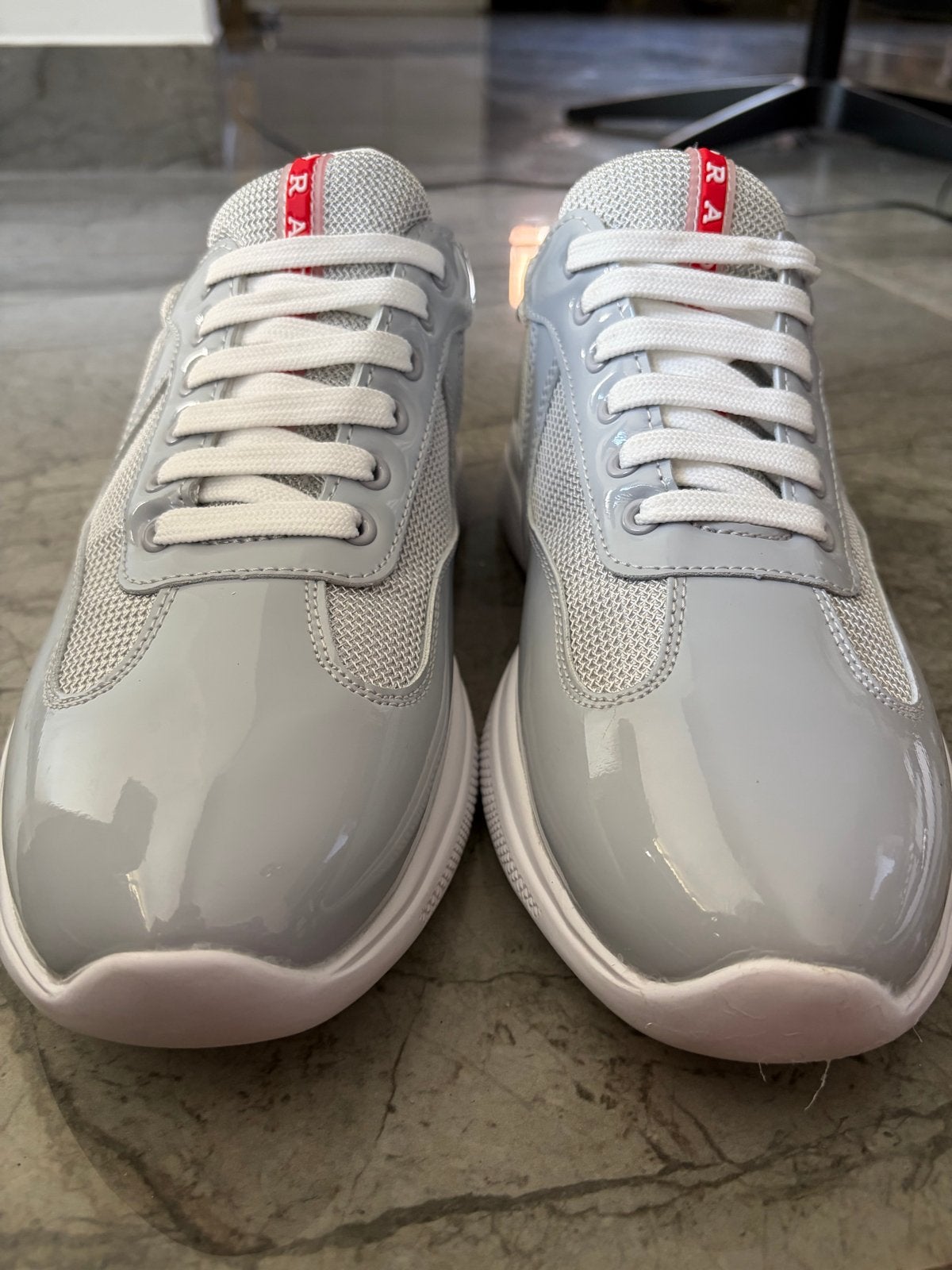 Prada sneakers wit/grijs - Maat 44 - Nooit gedragen, Ophalen of Verzenden, Nieuw, Wit, Sneakers of Gympen