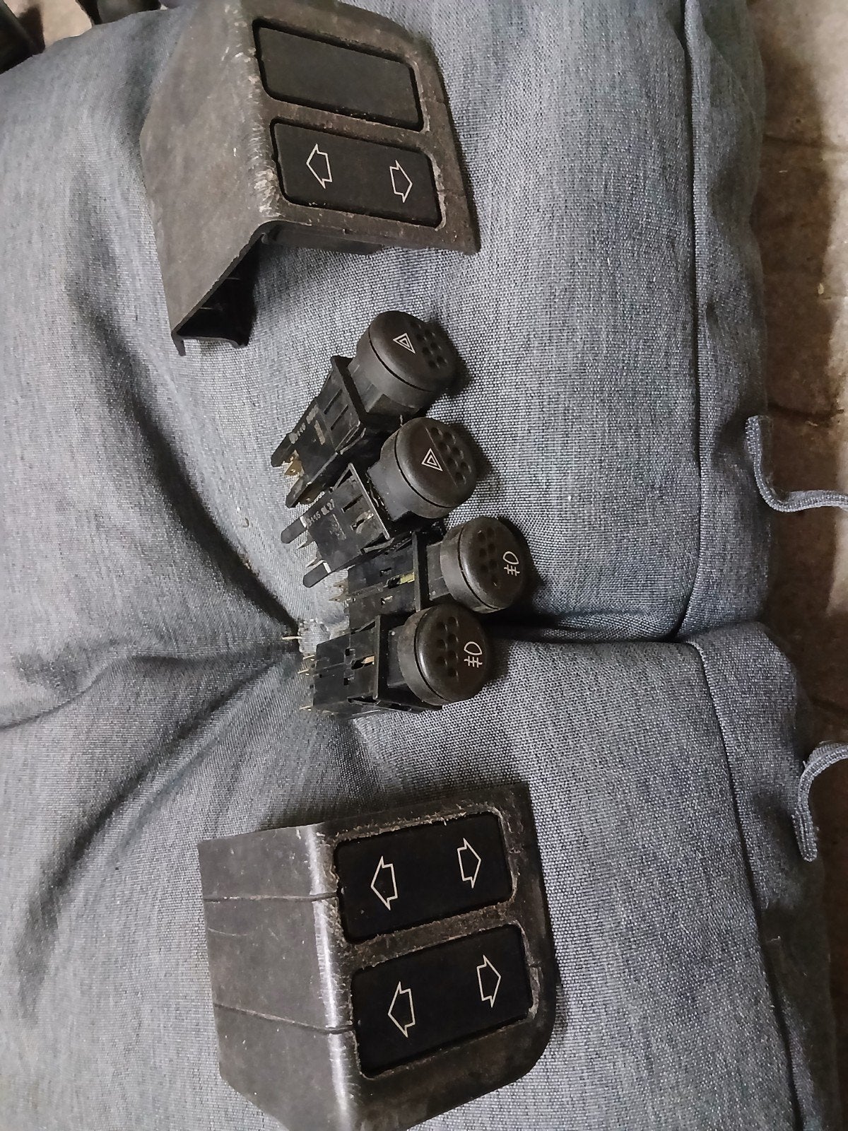 Peugeot 205 schakelaars voor alarm, mistverlichting en ramen, Auto-onderdelen, Ophalen of Verzenden, Gebruikt, Peugeot