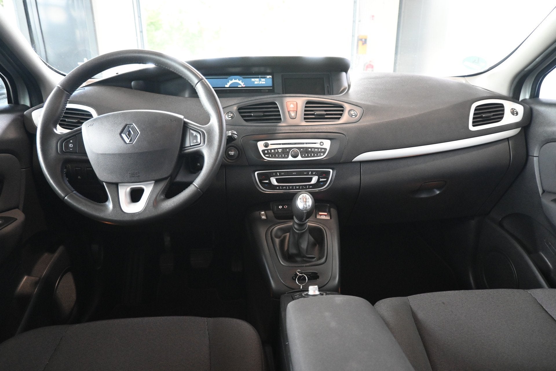 Renault Scénic 1.4 TCE Celsium Nap Clima Trekhaak Cruise co, Auto's, Voorwielaandrijving, Euro 5, Stof, Gebruikt