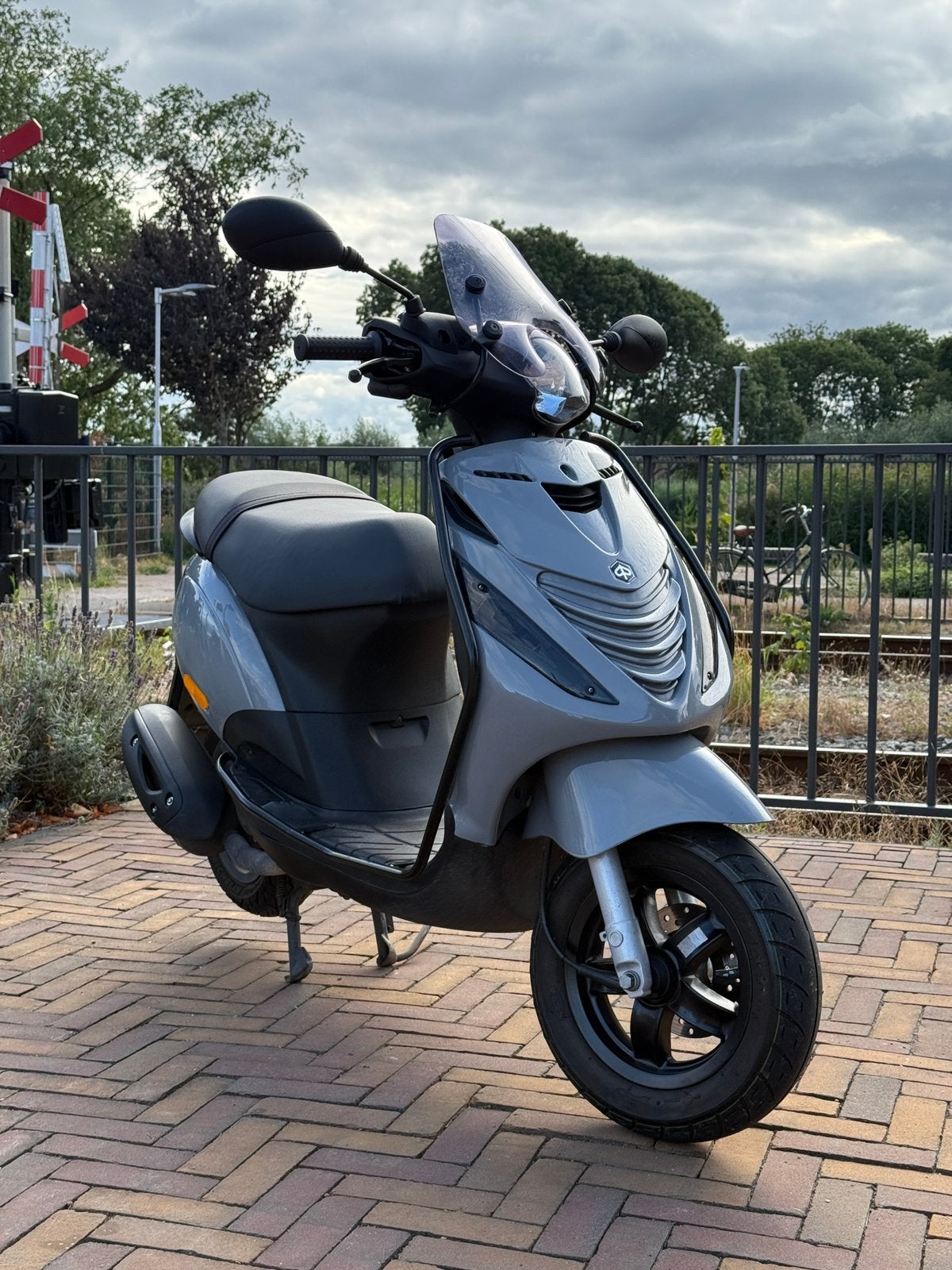 Piaggio Zip scooter | 45 km/u | Nardo Gray, Fietsen en Brommers, Ophalen, Maximaal 45 km/u, Zip, 49 cc