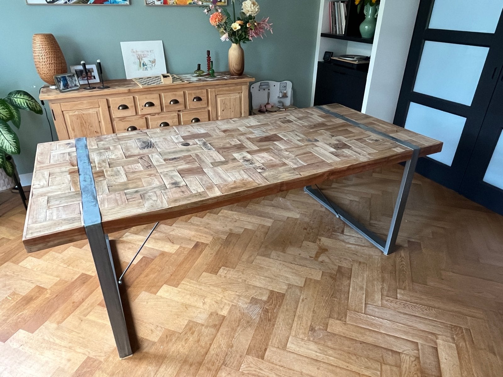 Robuuste Houten Eettafel met Metalen Onderstel, Ophalen, 200 cm of meer, 50 tot 100 cm, Zo goed als nieuw