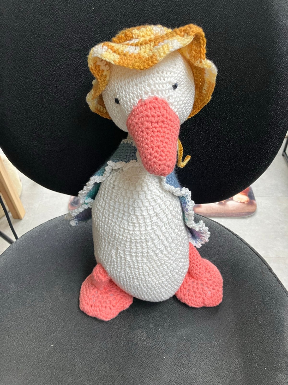 Handgemaakte Gehaakte Gans Knuffel met Hoedje, Ophalen of Verzenden, Zo goed als nieuw, Overige typen