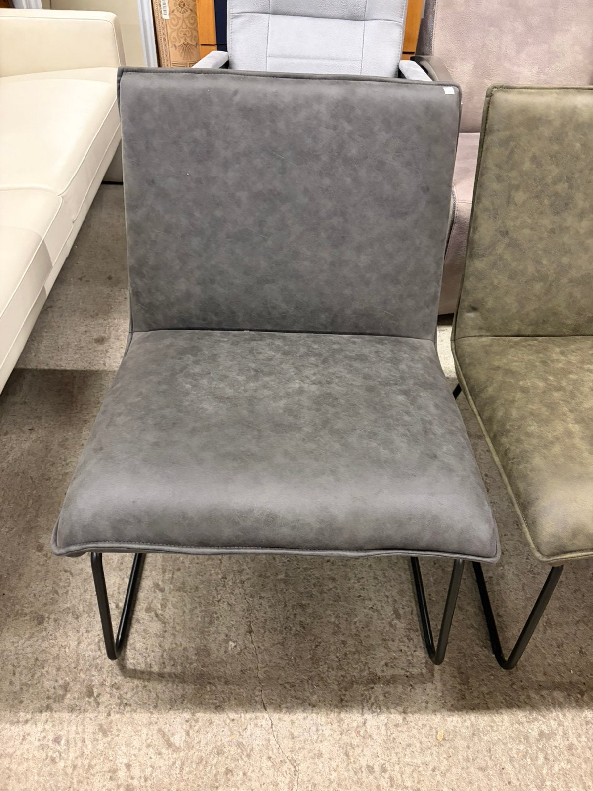 2 nieuwe fauteuils met metalen sledeframe grijs-groen €85 ps, Ophalen, ., 75 tot 100 cm, .