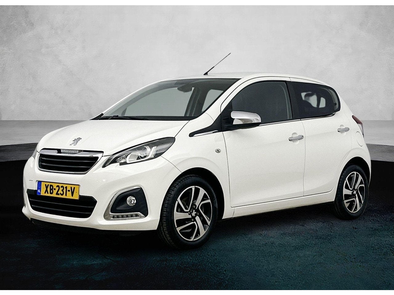 Peugeot 108 72 pk Allure | Apple Carplay/Android Auto | Acht, Auto's, Gebruikt, 4 stoelen, Bedrijf, Handgeschakeld