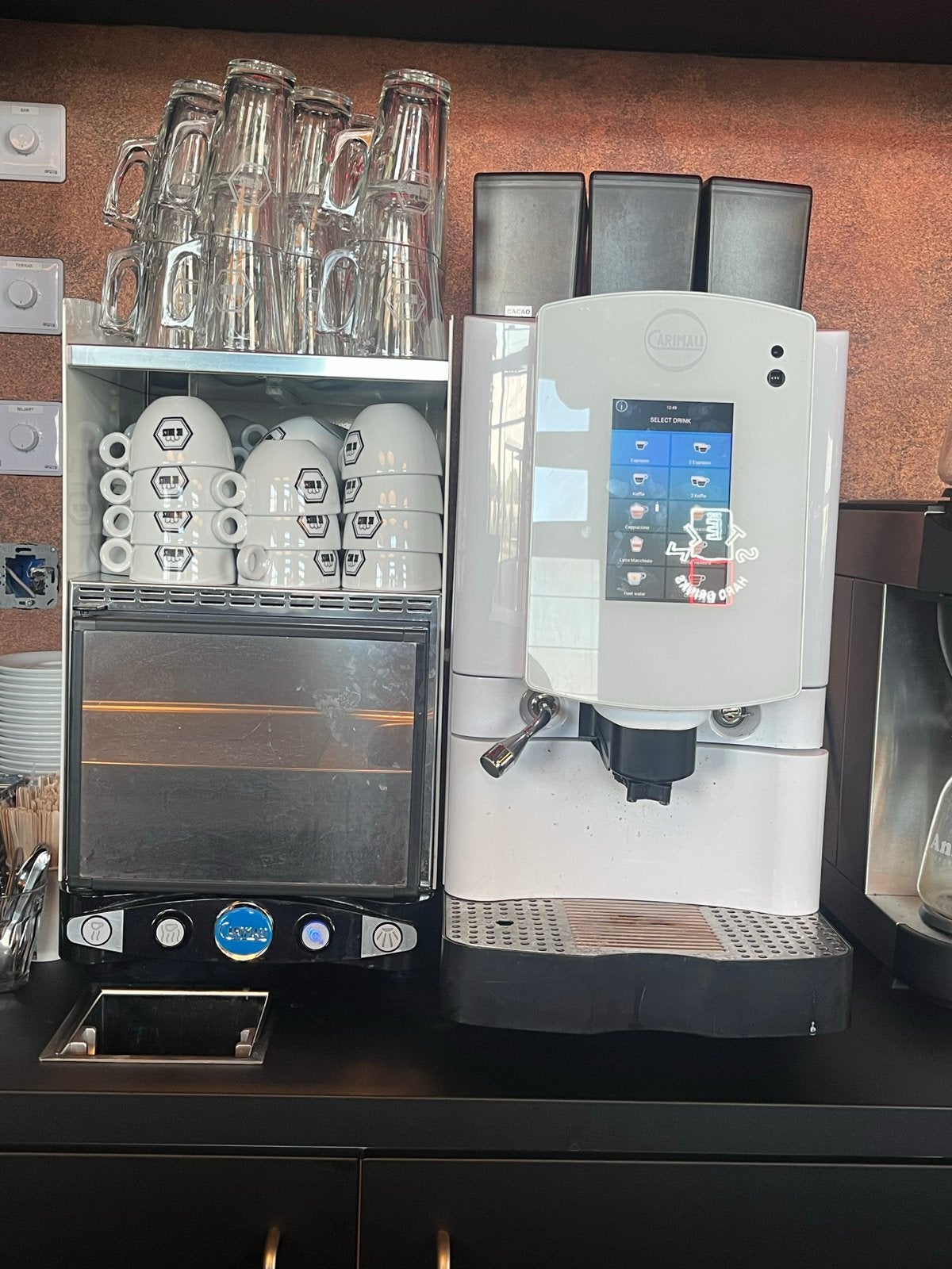 Carimali Koffiemachine met Melkkoeler, Ophalen, Afneembaar waterreservoir, 10 kopjes of meer, Koffiemachine