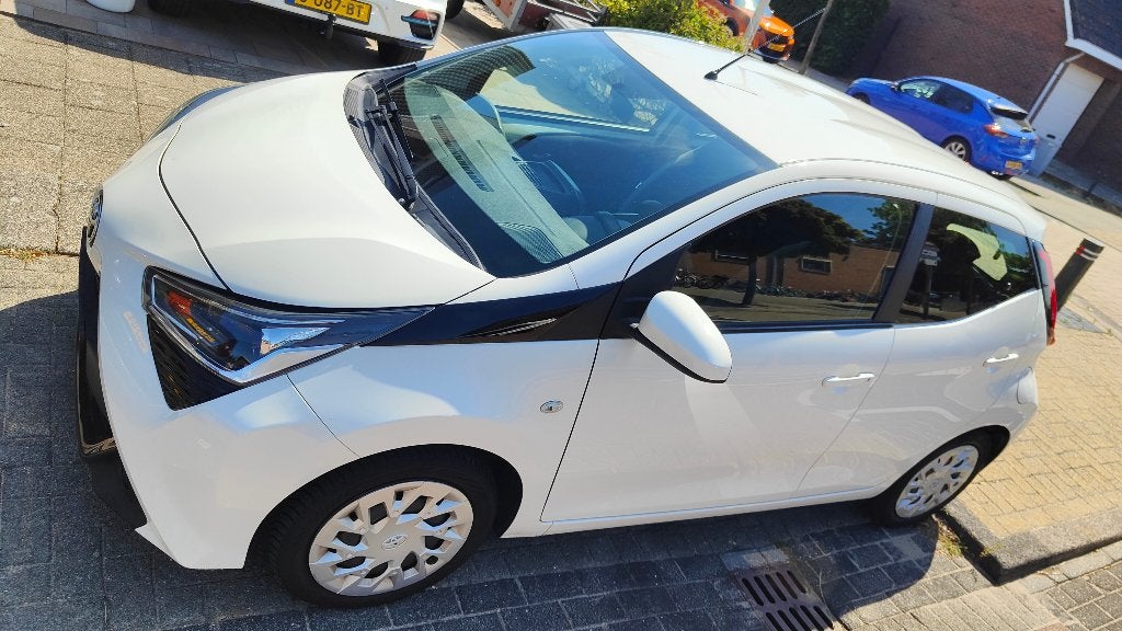 Toyota Aygo 1.0 X-Play Vvt-i 72pk 5D 2020 Wit, Voorwielaandrijving, Stof, Zwart, 4 stoelen
